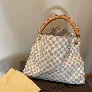Louis Vuitton Artsy Handbag Damier MM